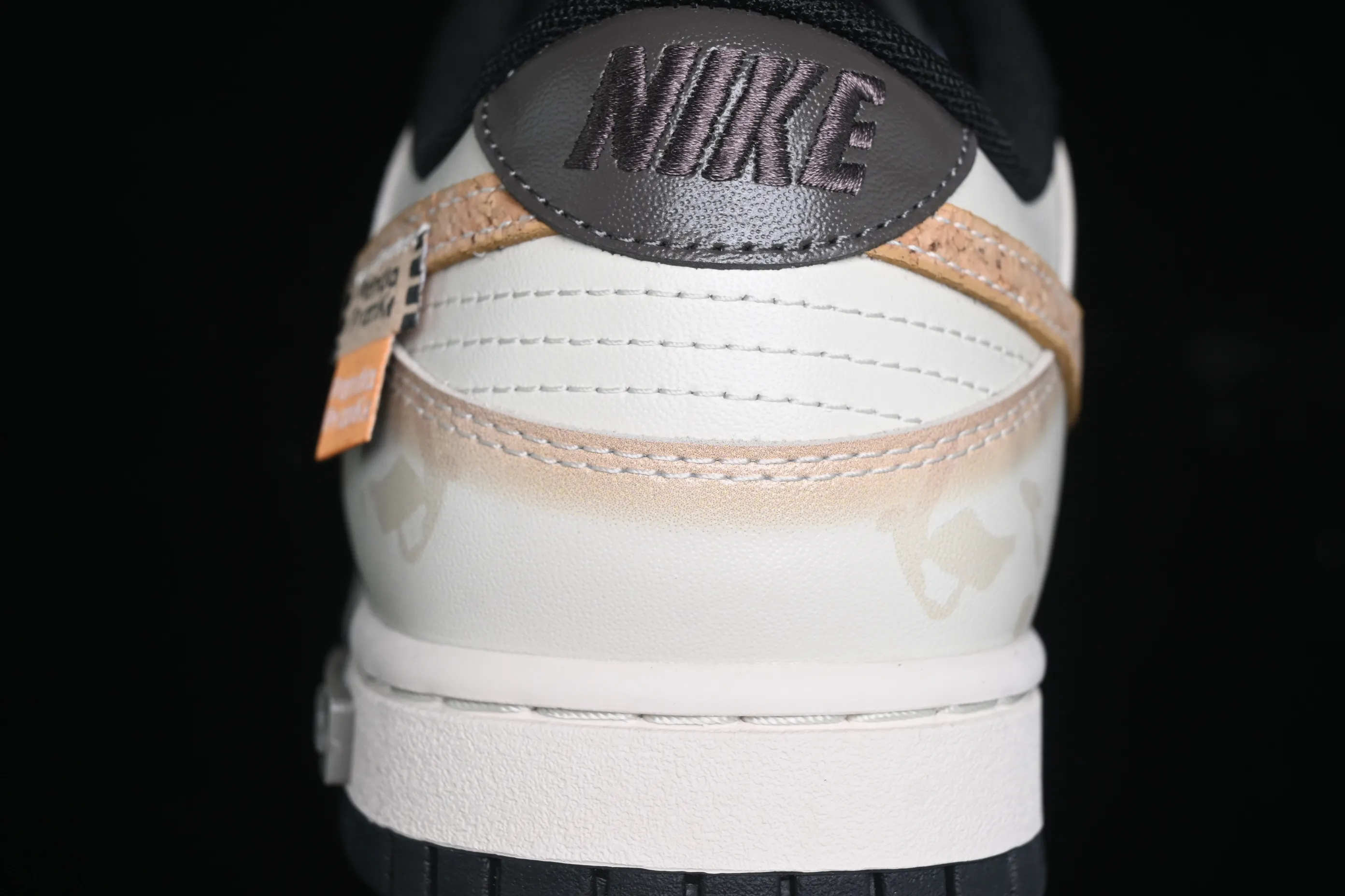 All Categories Nk SB Dunk Series Nk SB Dunk Low Low-top sneakers Nk Dunk Low Panda Prank Pioneer Knight Sandstorm Black Brown Low-top casual sneakers DD1391-100